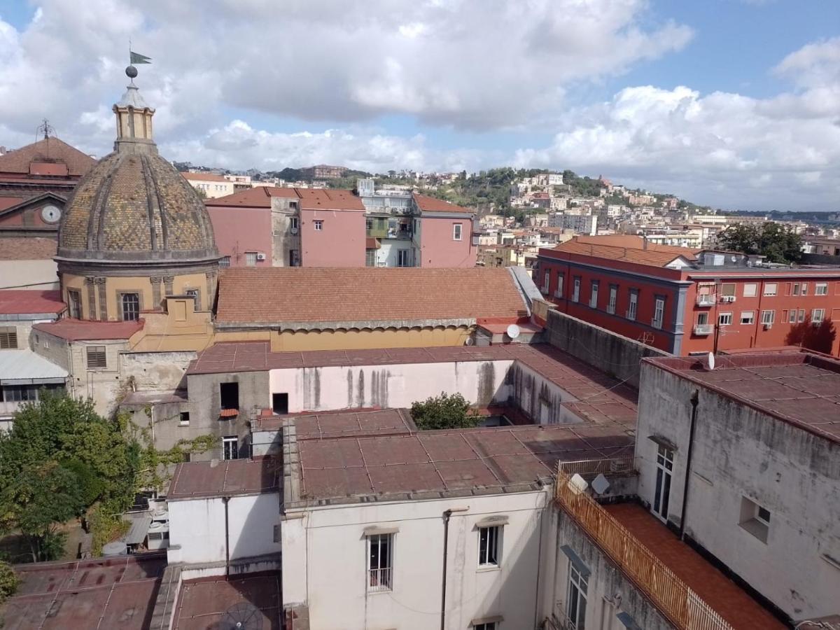 Uno Sguardo Sui Tetti Apartment Napoli Bagian luar foto